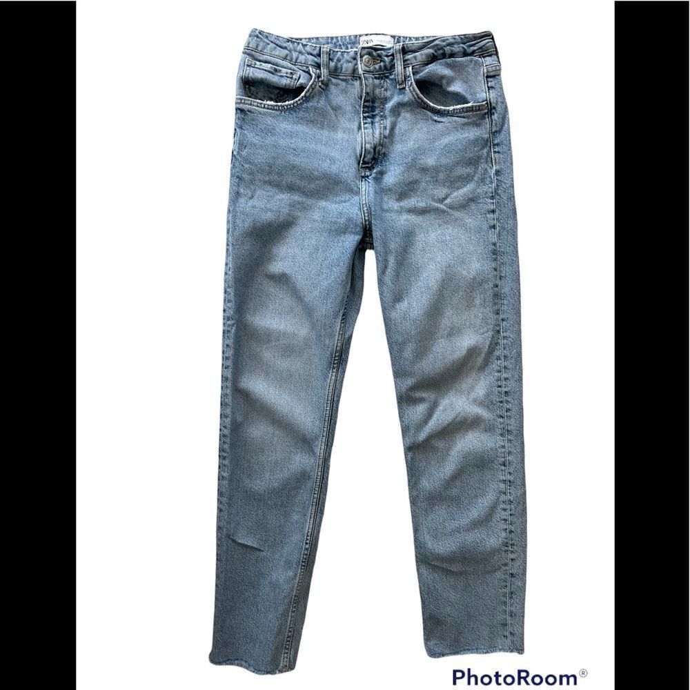 ZARA 5 pocket high rise  distressed jeans with raw edge hem, size 8